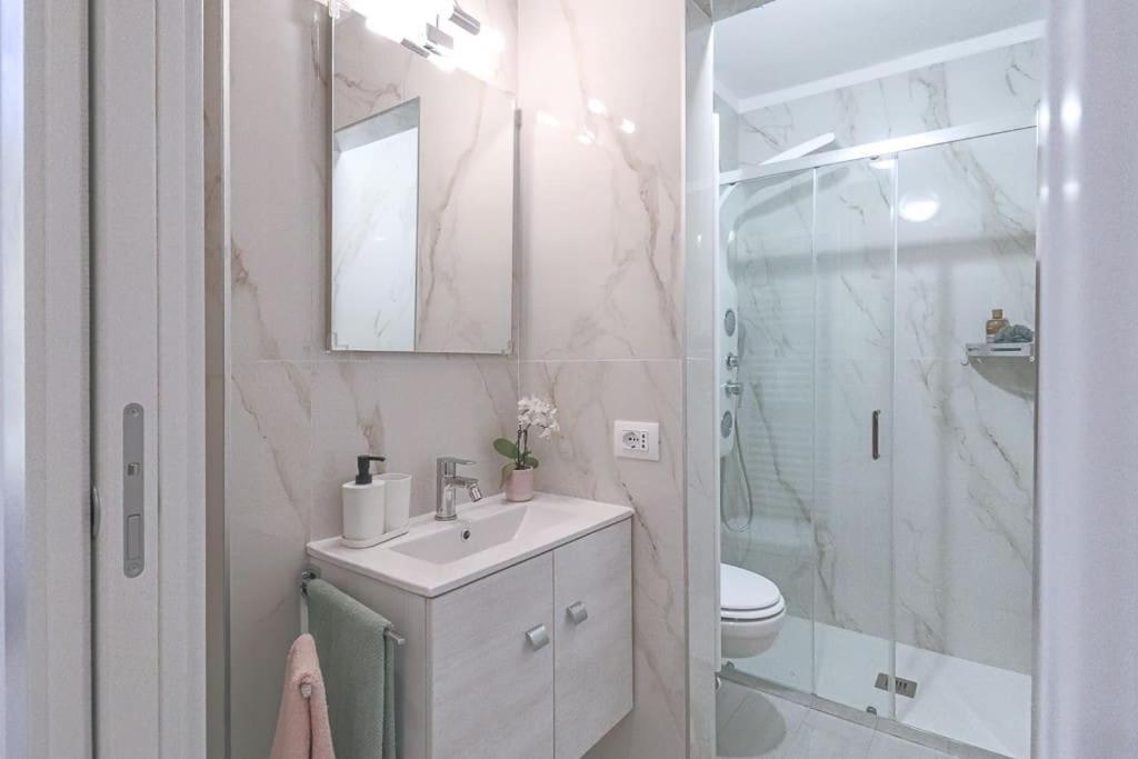 New Private Apt In Como A-C Self Check-In エクステリア 写真