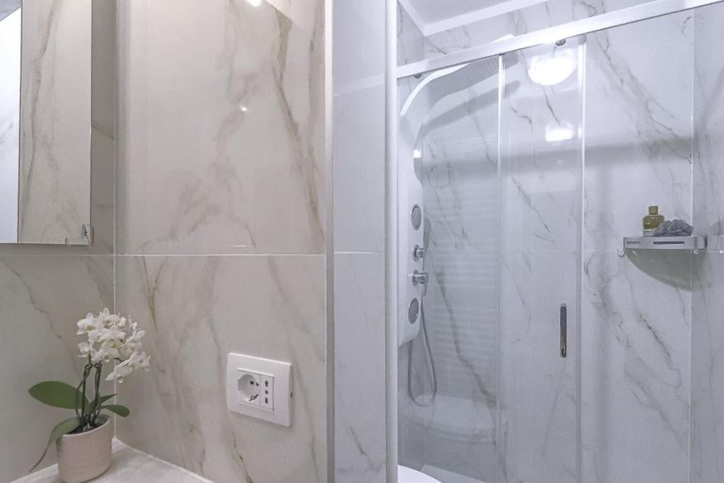 New Private Apt In Como A-C Self Check-In エクステリア 写真